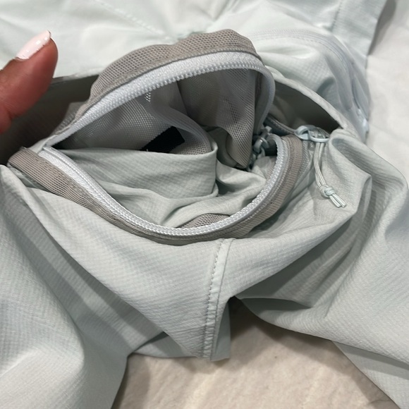 Arc'teryx Women's Light Blue Jacket - Picture 7 of 8